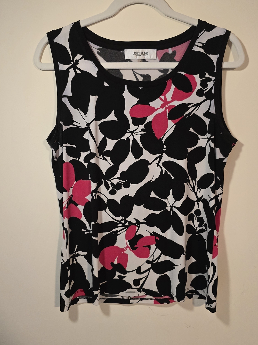 Jones Studio Black, White & Pink Floral Sleeveless Tank